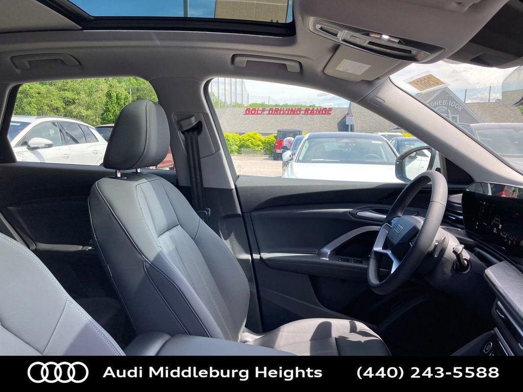 Used 2025 Audi Q5 Premium w/ Convenience Package image 27