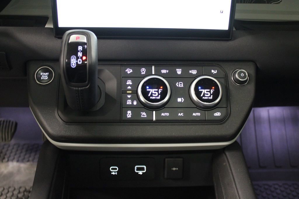Used 2023 Land Rover Defender 130 SE image 27