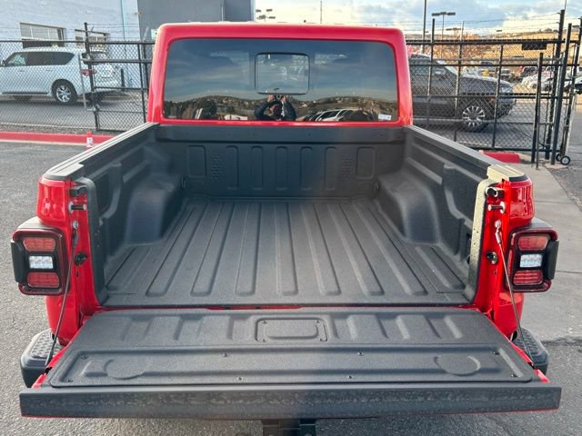 New 2026 Jeep Gladiator Mojave w/ Technology Group AWD/4WD image 23