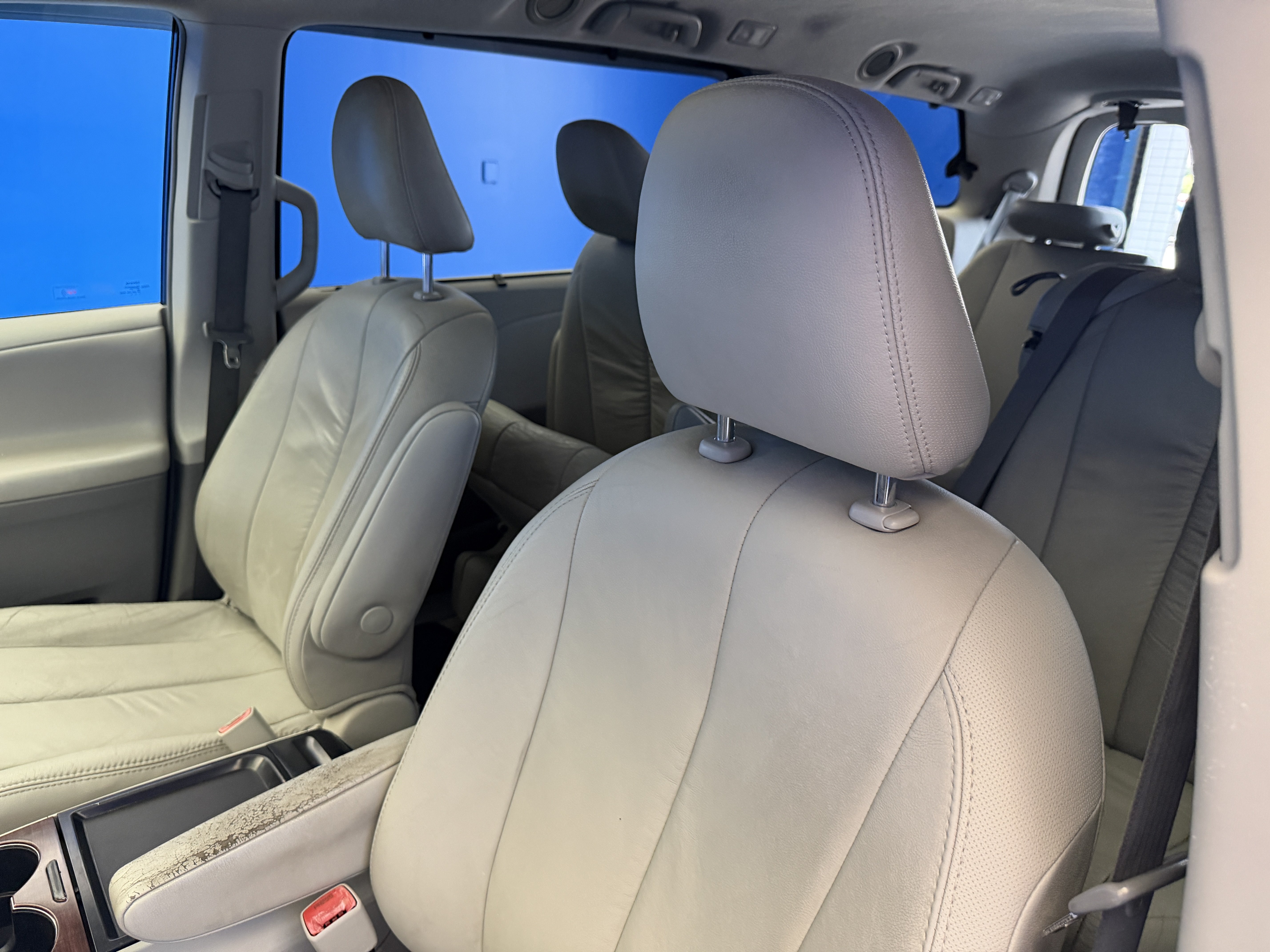 Used 2011 Toyota Sienna XLE FWD image 12