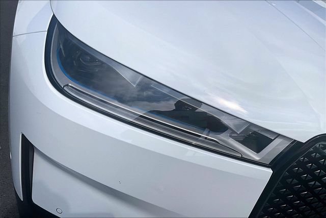 Used 2024 BMW iX xDrive50 w/ Premium Package AWD/4WD image 29