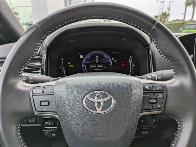 Used 2025 Toyota Camry SE image 28