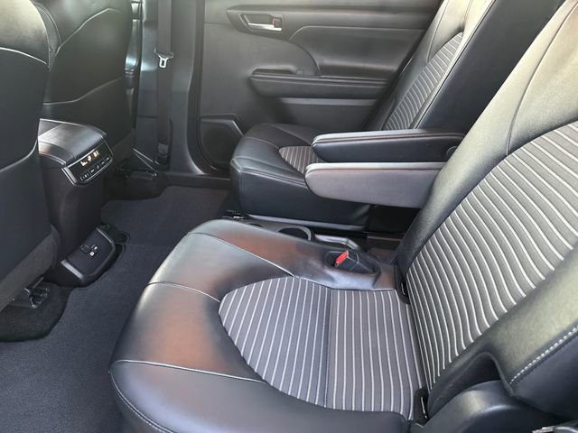 Used 2025 Toyota Highlander XSE image 18