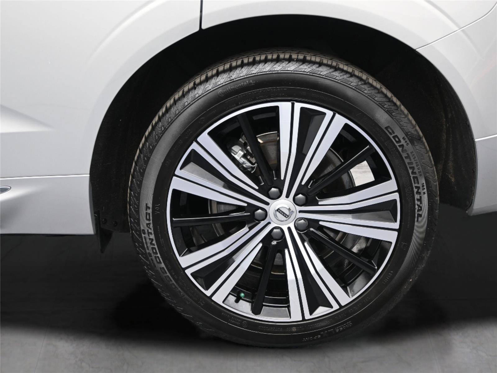 Used 2023 Volvo XC60 B6 Ultimate w/ Climate Package image 18