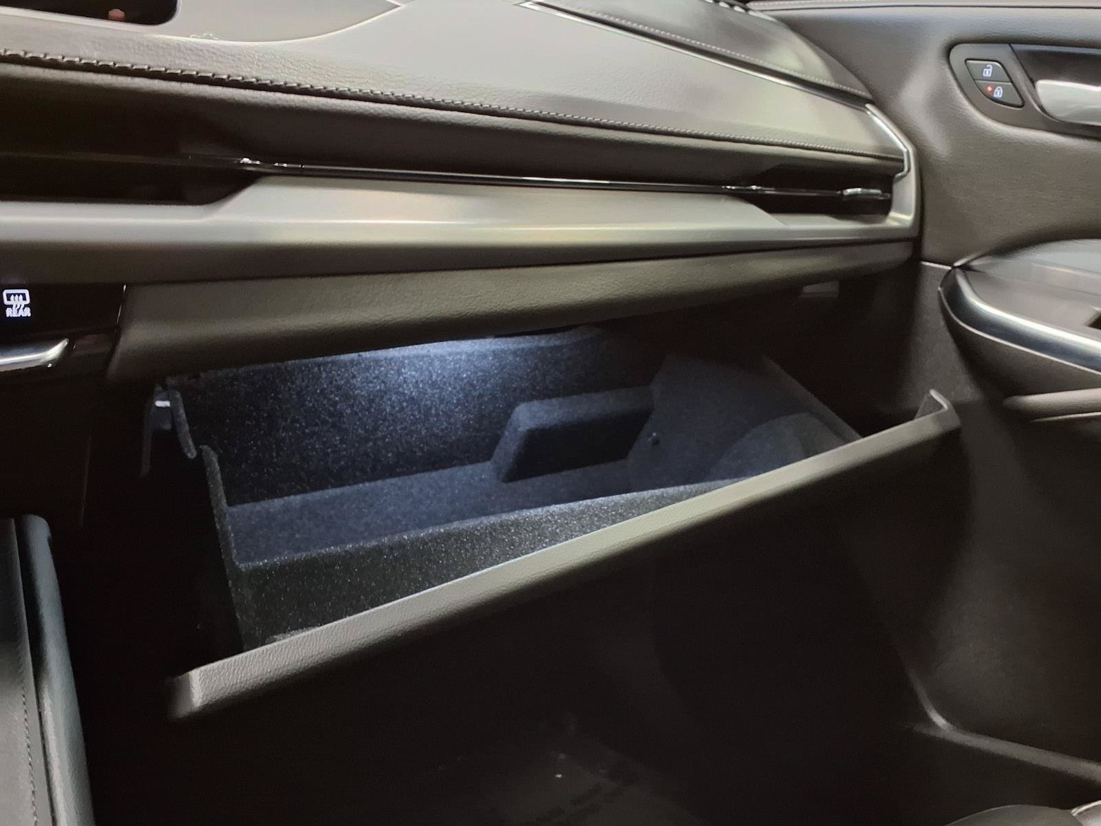 Used 2025 Cadillac XT4 Premium Luxury FWD image 27
