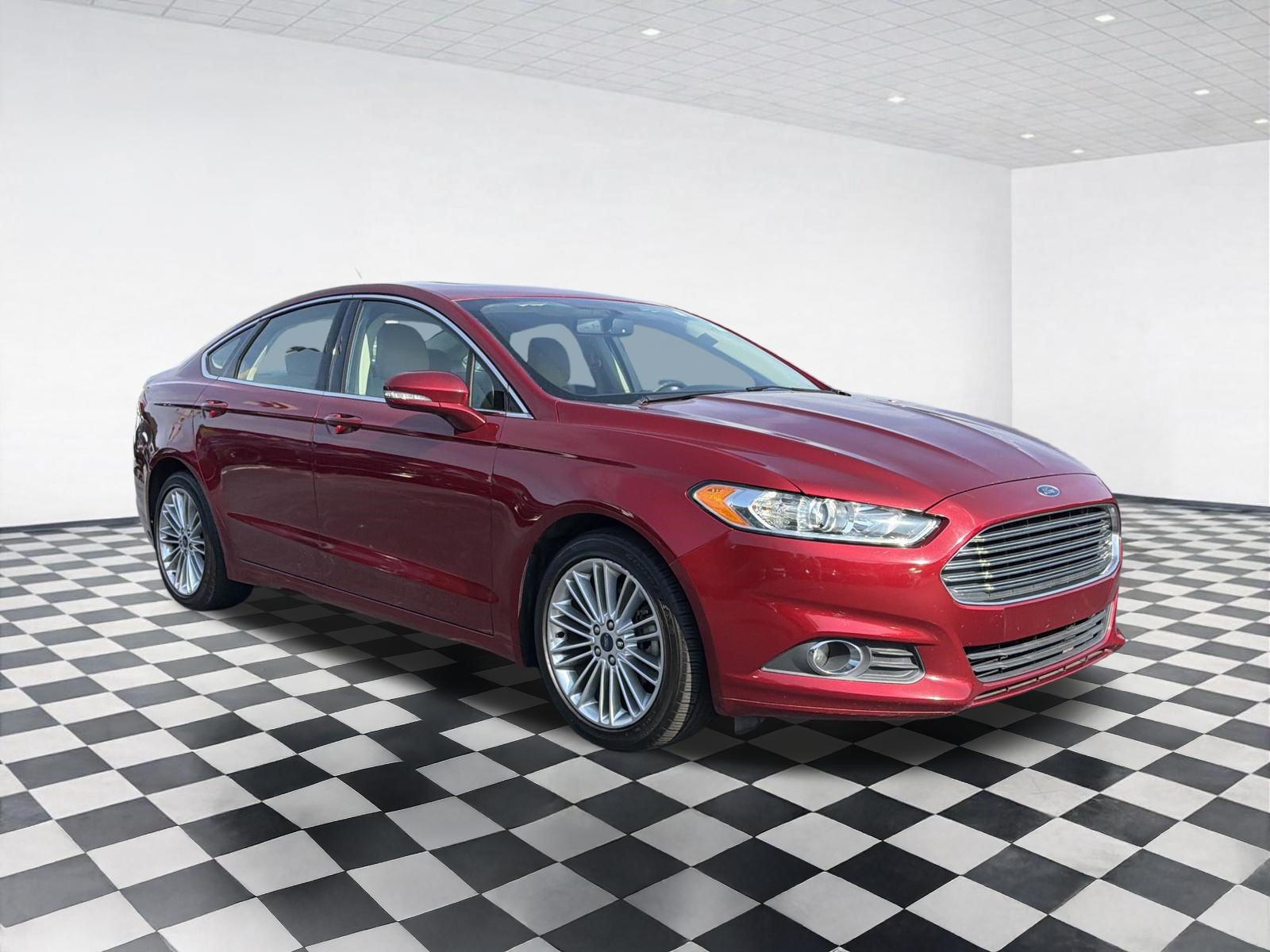 Used 2015 Ford Fusion SE w/ Equipment Group 202A FWD image 3