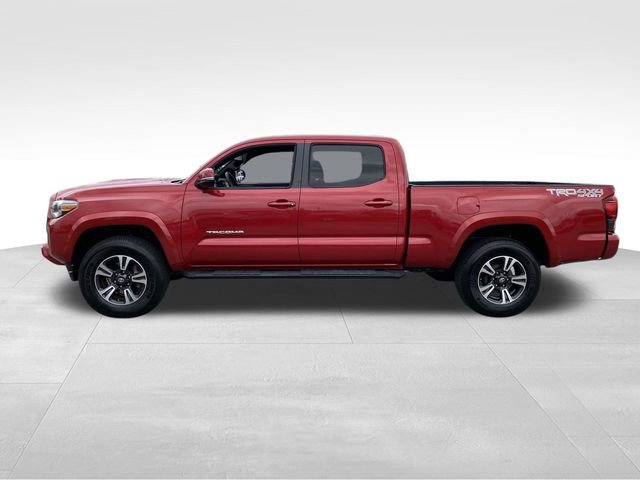 Used 2018 Toyota Tacoma TRD Sport image 2