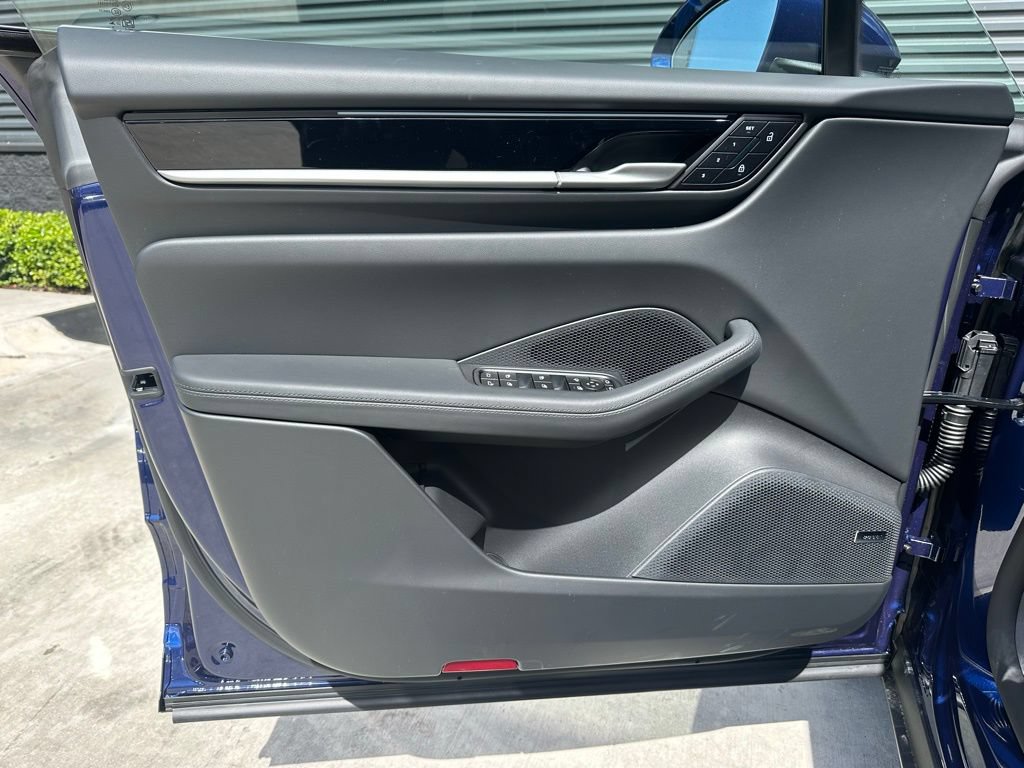 Used 2026 Porsche Macan Electric RWD image 19