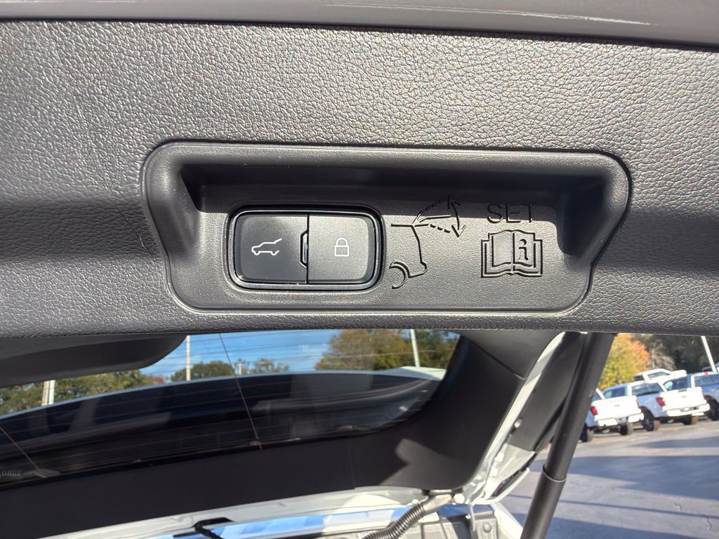 Used 2025 Ford Explorer ST-Line w/ Premium Package RWD image 13