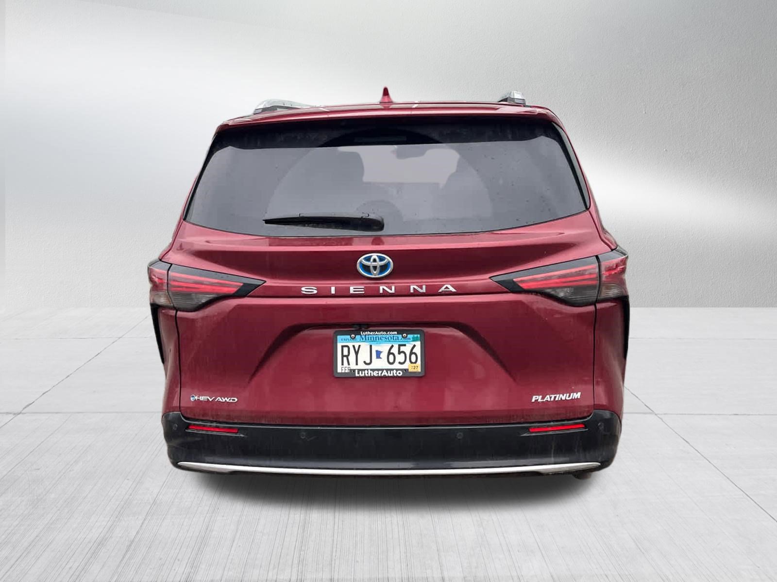 Used 2025 Toyota Sienna Platinum image 3