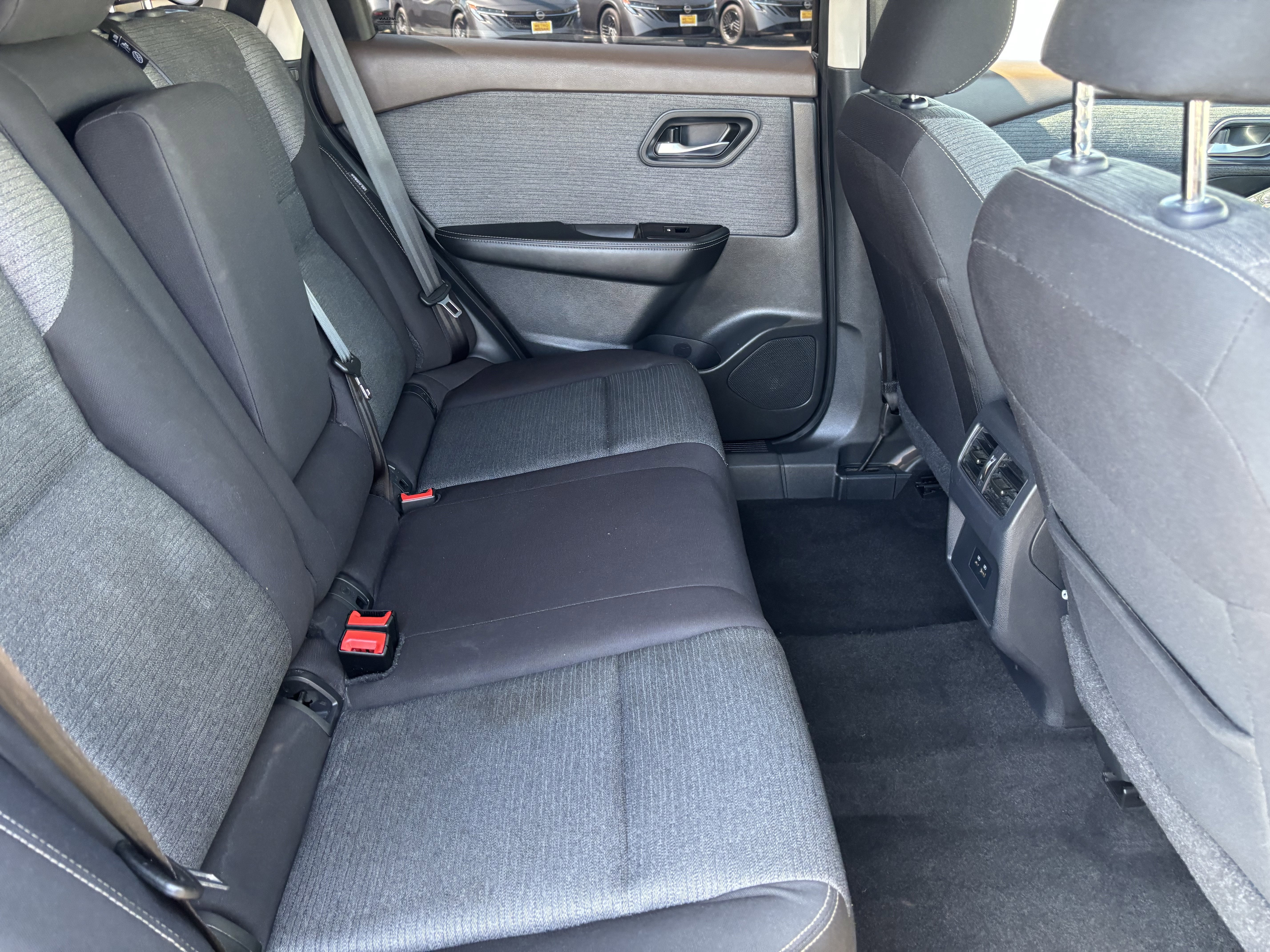 Used 2023 Nissan Rogue SV FWD image 13