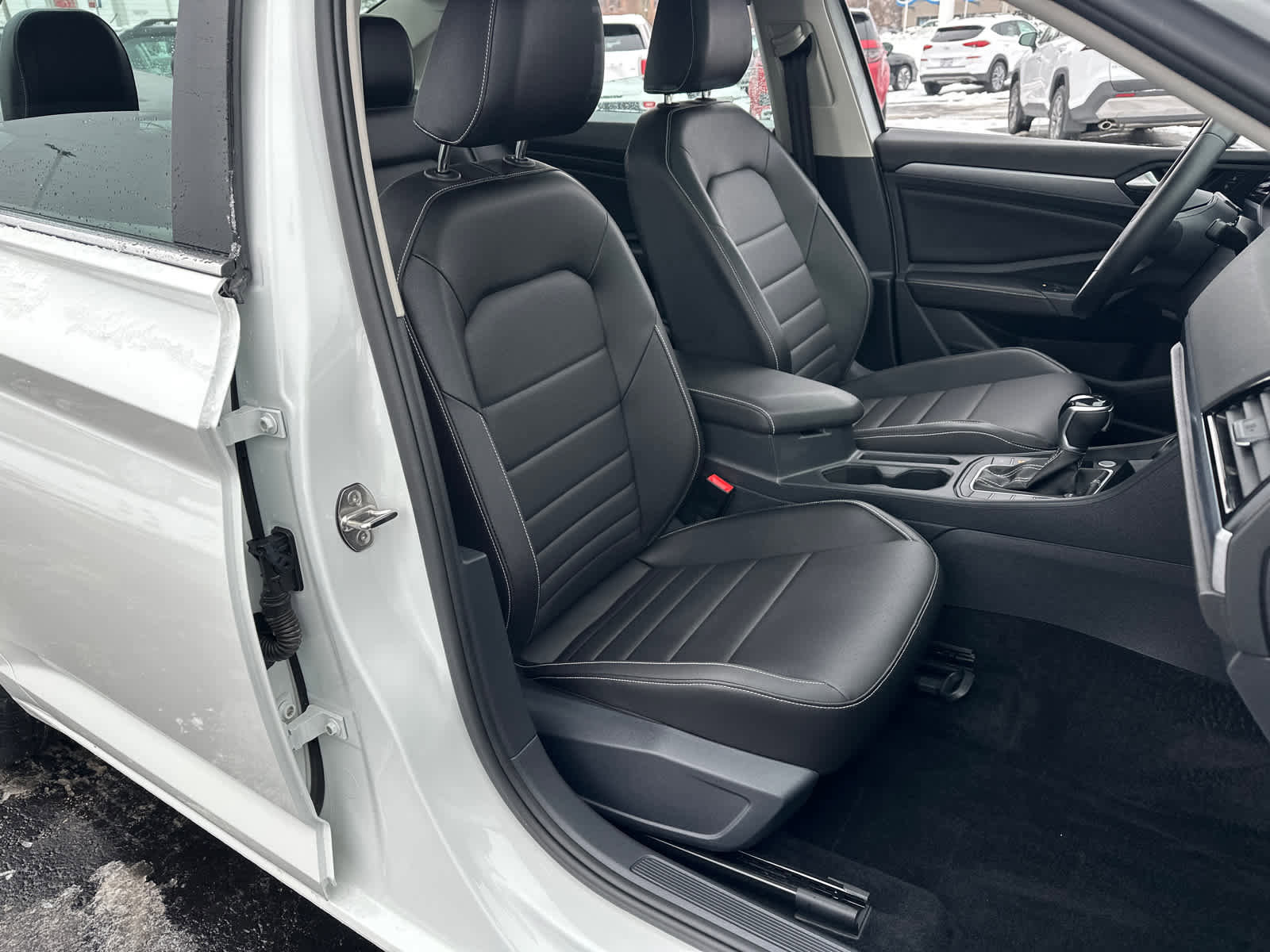 Used 2024 Volkswagen Jetta SE w/ Panoramic Sunroof Package image 33