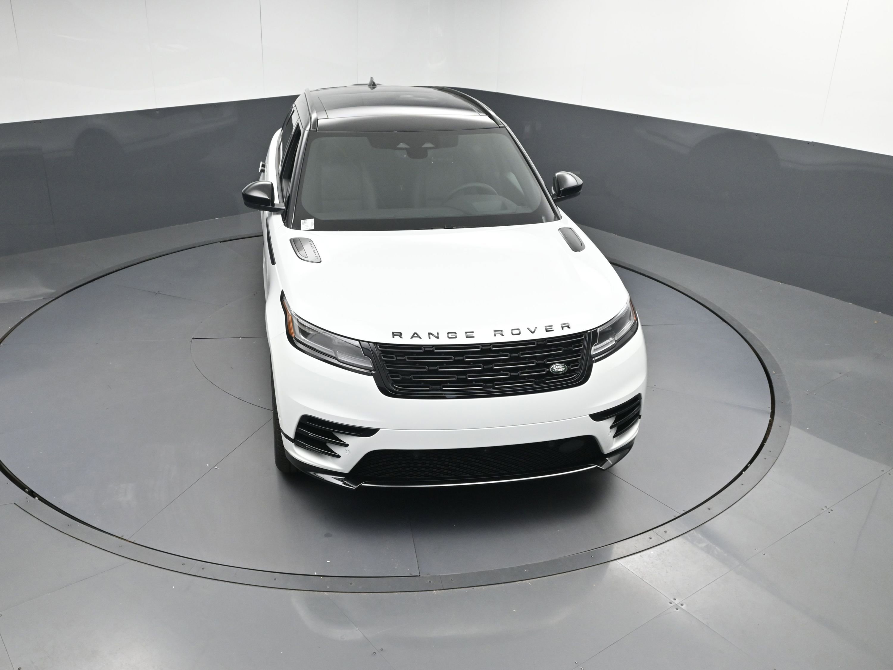 New 2026 Land Rover Range Rover Velar Dynamic SE image 37
