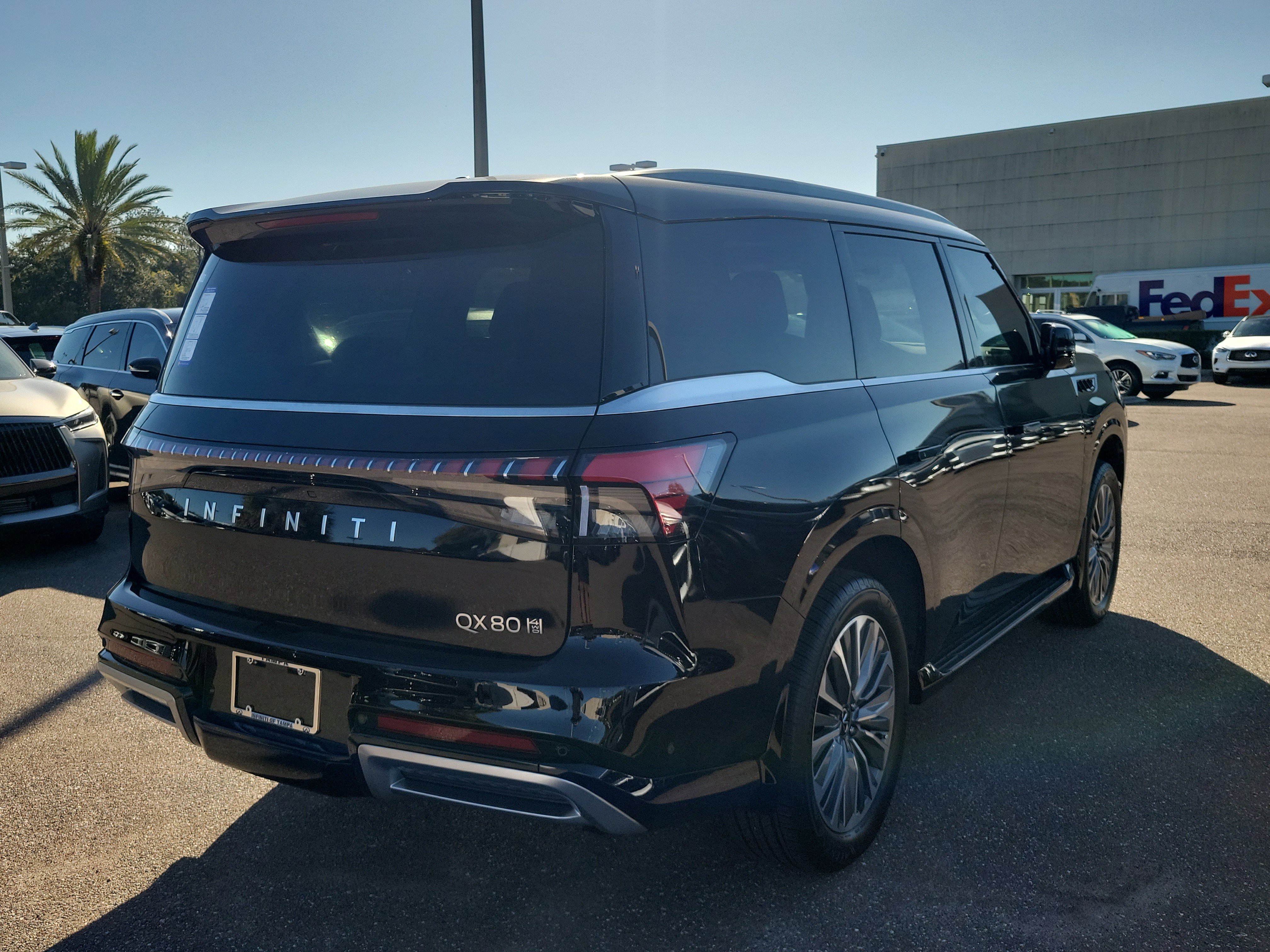 New 2026 INFINITI QX80 Luxe image 3