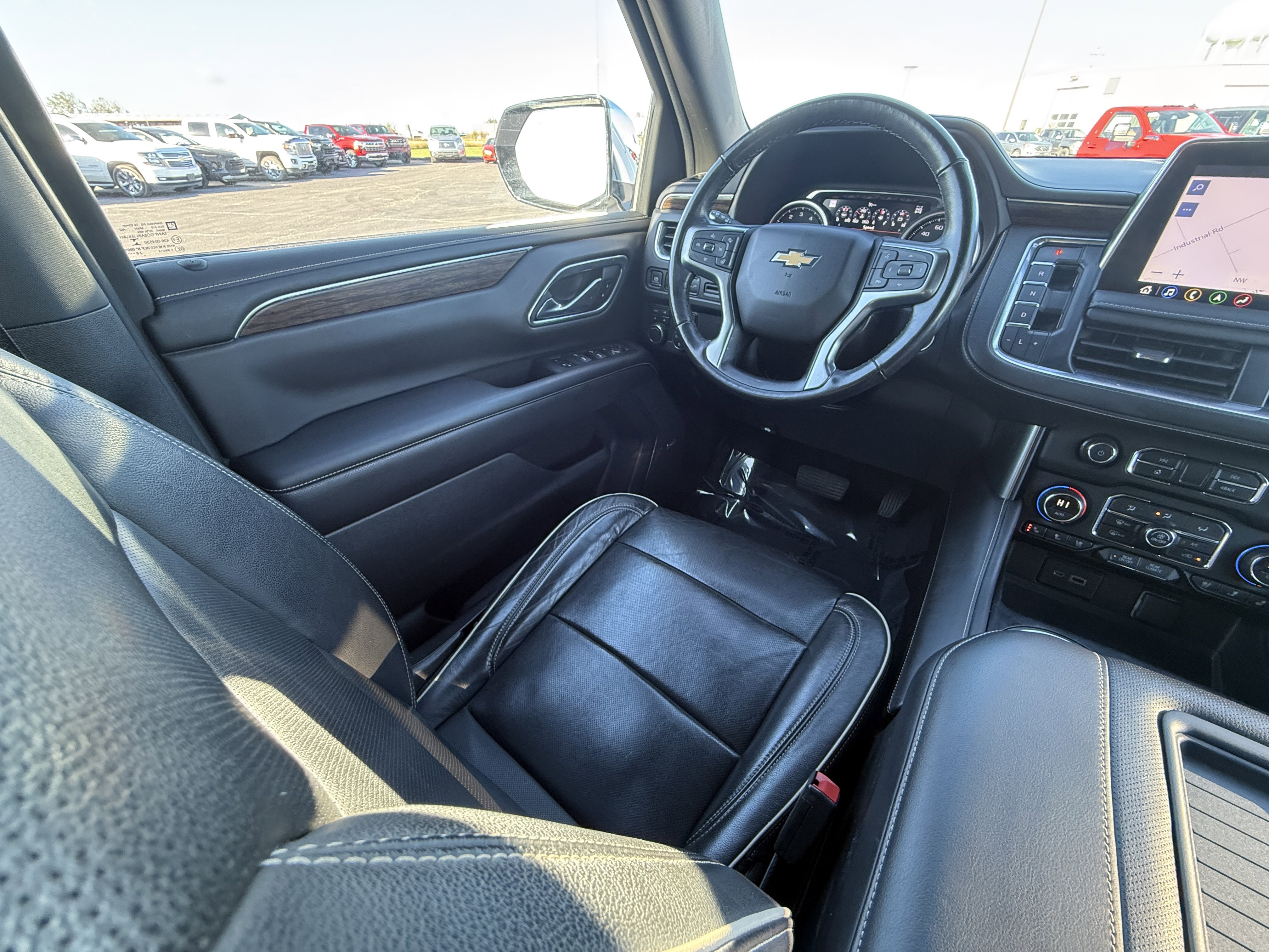 Used 2021 Chevrolet Suburban Premier image 31