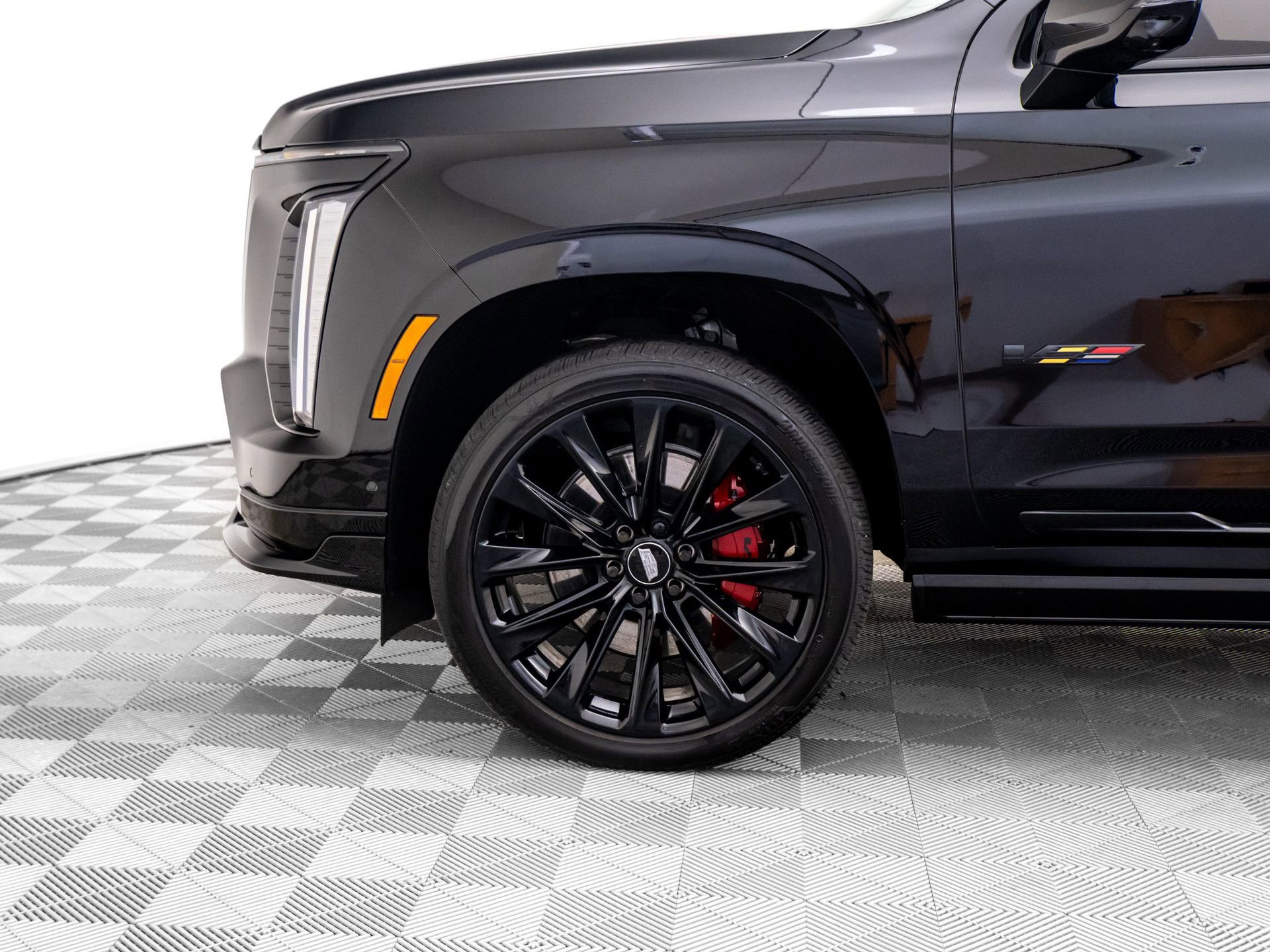 Certified 2025 Cadillac Escalade V w/ LPO, ONYX Package image 42