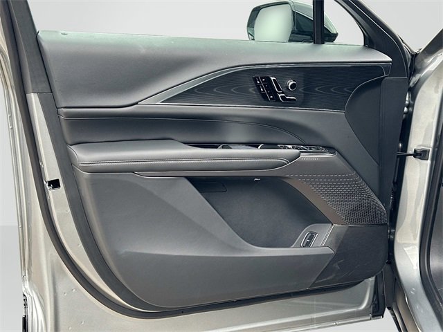 Used 2025 Cadillac Lyriq Luxury image 8