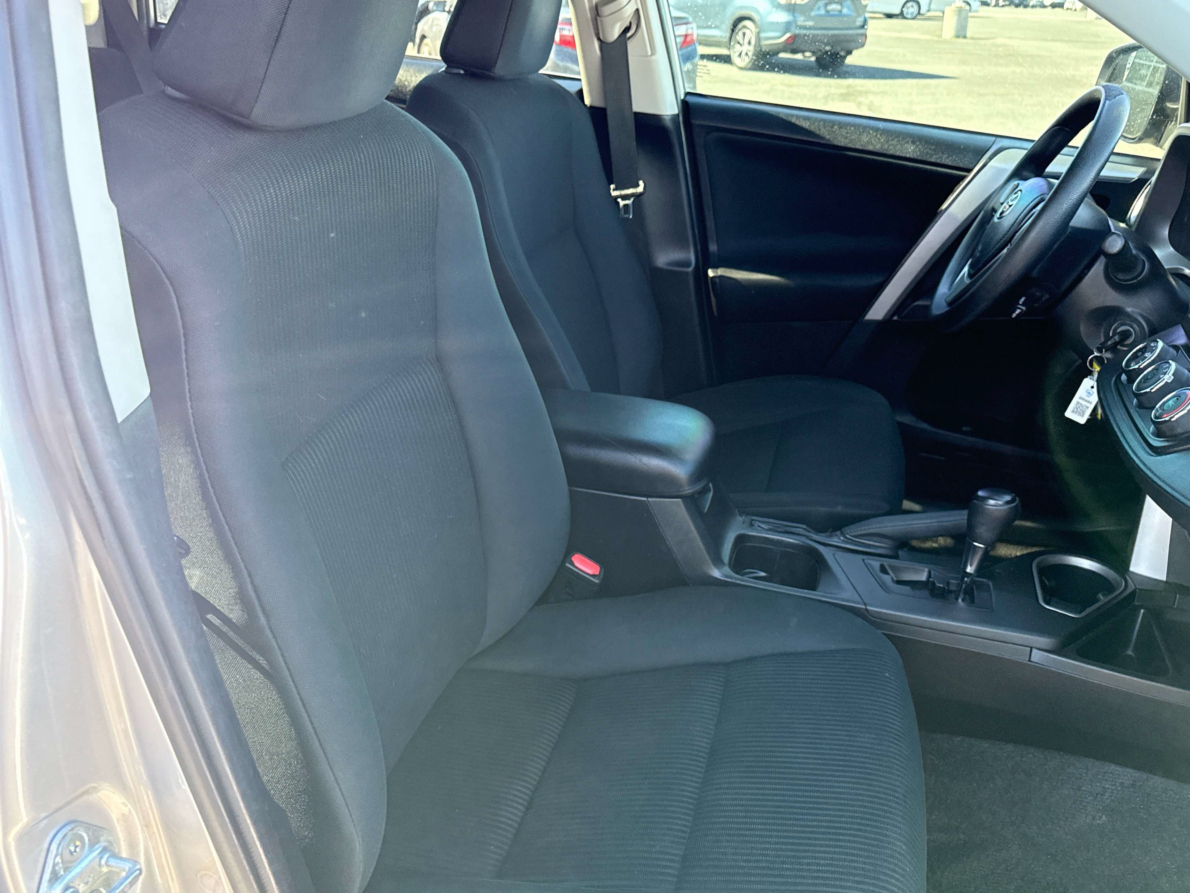 Used 2016 Toyota RAV4 LE FWD image 17