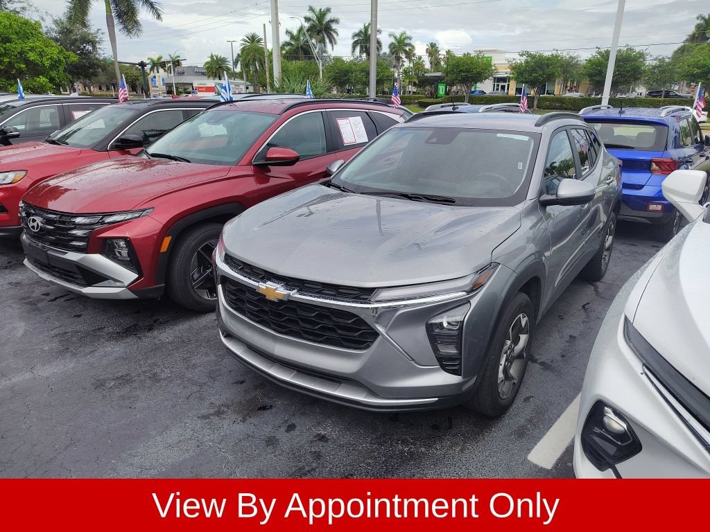 Used 2025 Chevrolet Trax LT w/ LT Convenience Package FWD image 1