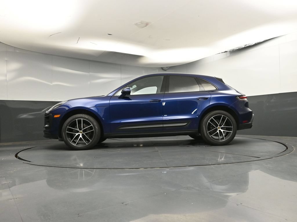 Certified 2023 Porsche Macan AWD/4WD image 33