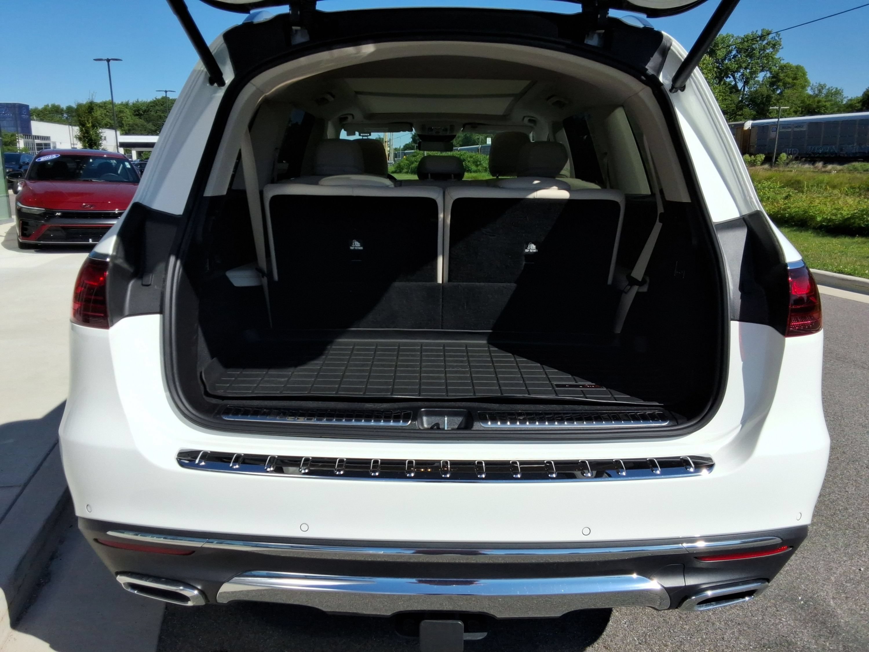 Used 2024 Mercedes-Benz GLS 450 4MATIC image 33