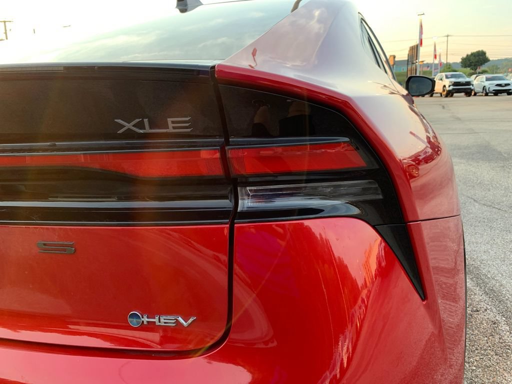 Used 2024 Toyota Prius XLE AWD/4WD image 34