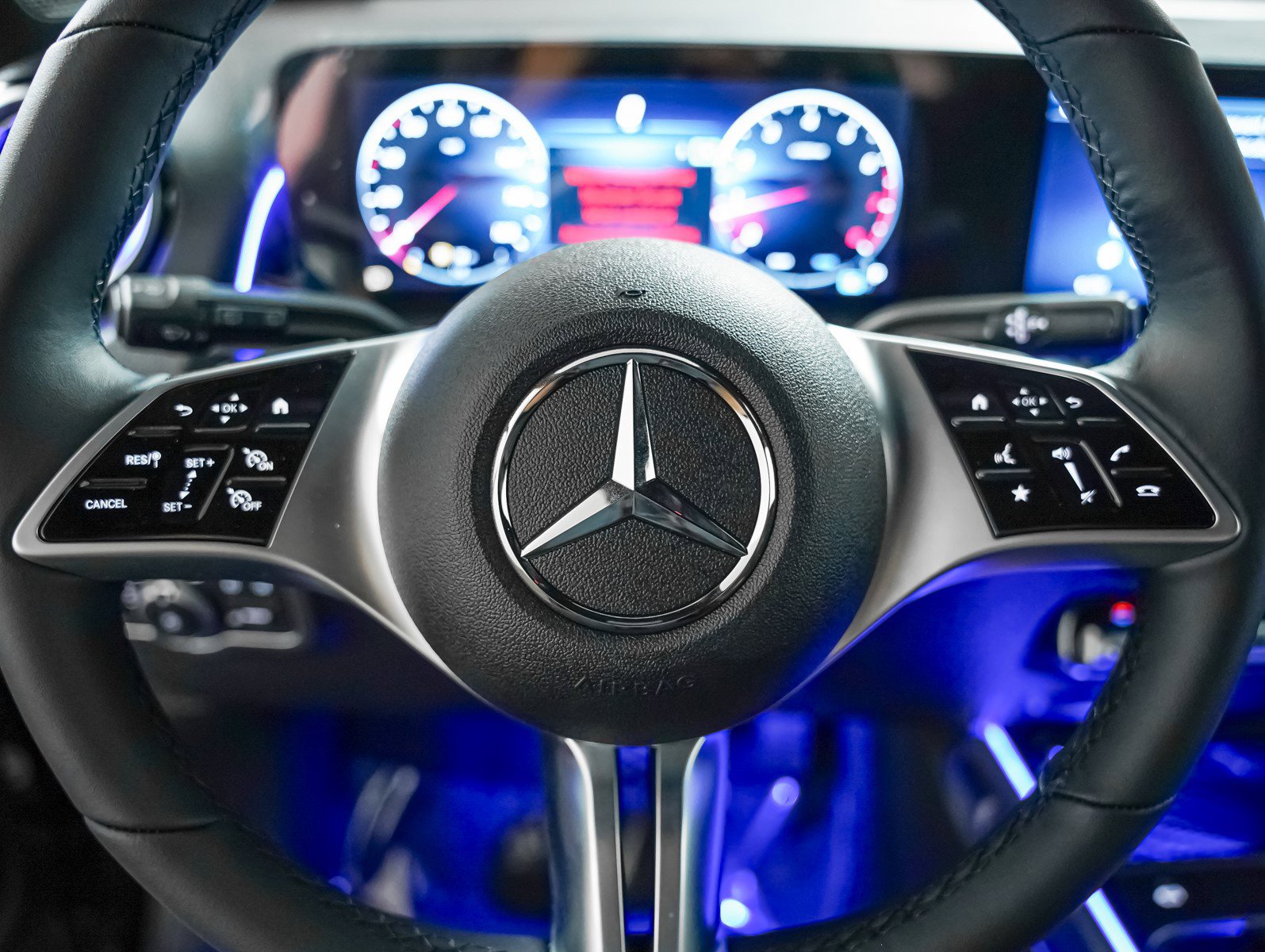 New 2025 Mercedes-Benz GLB 250 4MATIC image 15