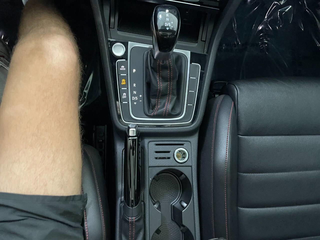 Used 2020 Volkswagen GTI SE image 38