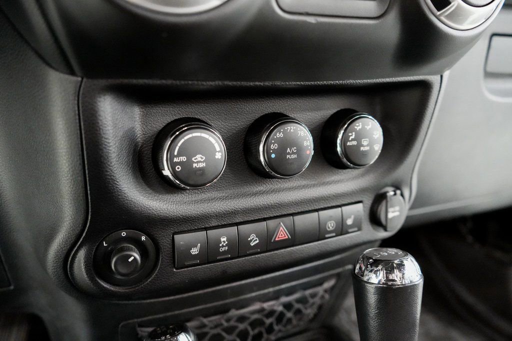 Used 2017 Jeep Wrangler Unlimited Rubicon image 18