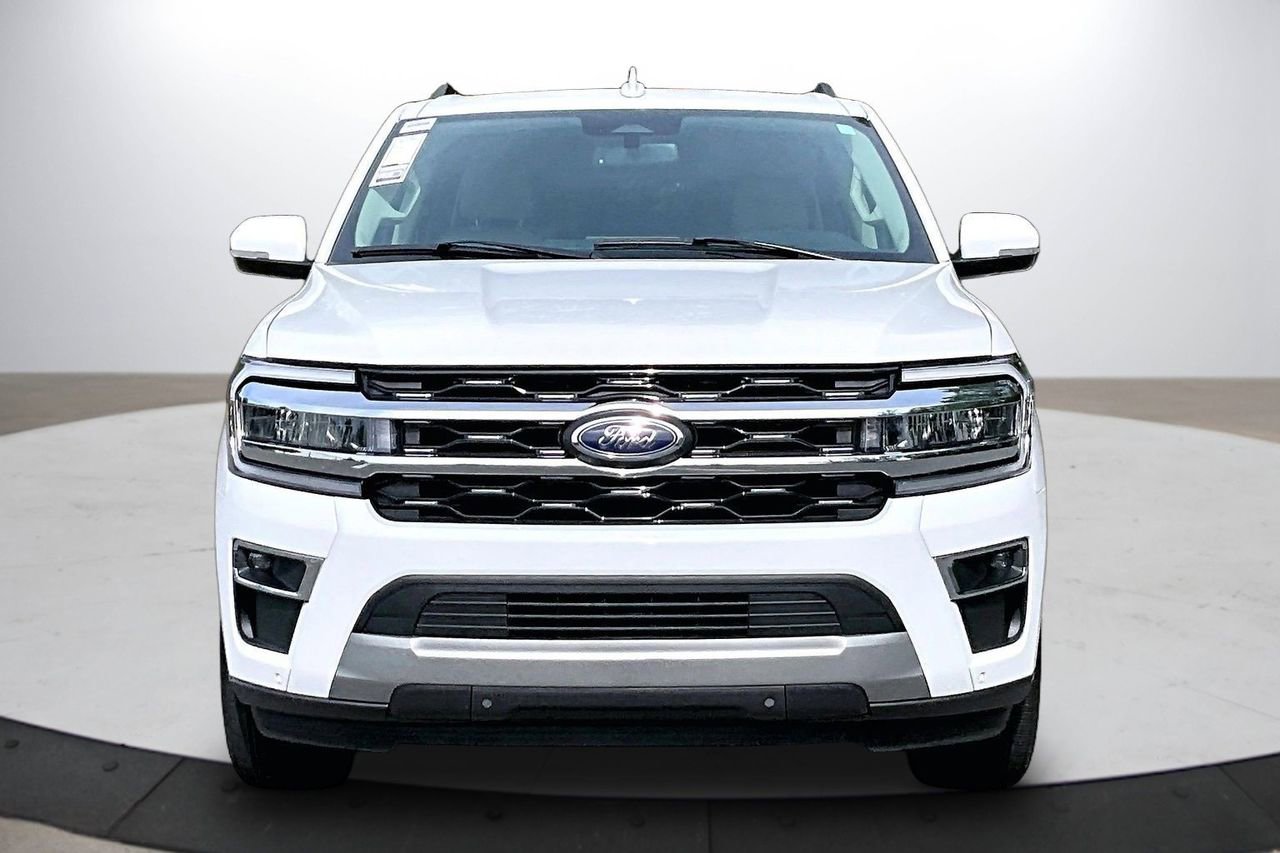 Used 2024 Ford Expedition Limited AWD/4WD image 3
