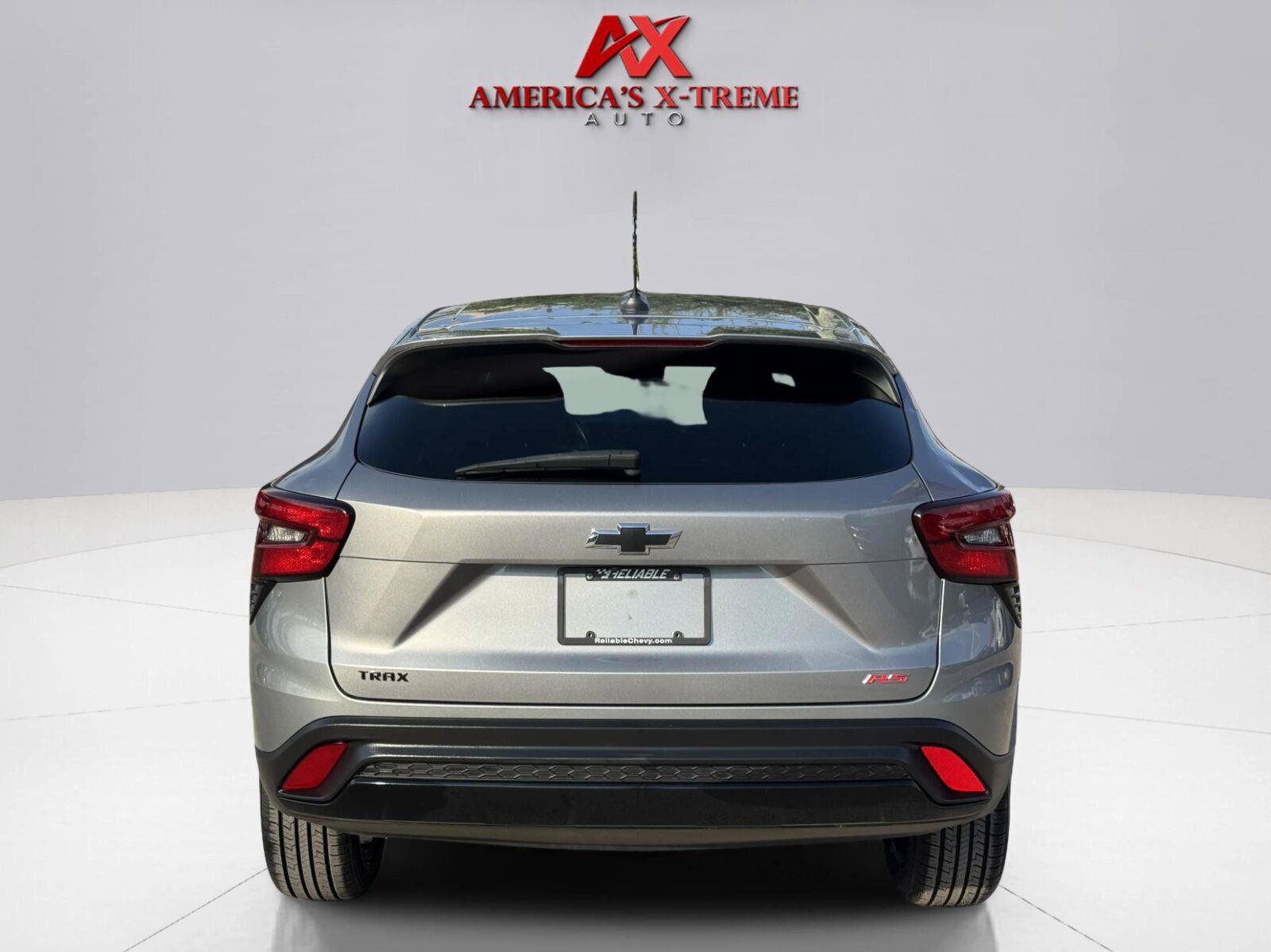 Used 2024 Chevrolet Trax RS w/ Sunroof Package FWD image 5
