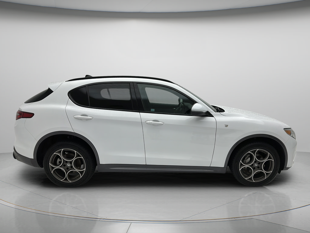 Used 2023 Alfa Romeo Stelvio Ti AWD/4WD image 6