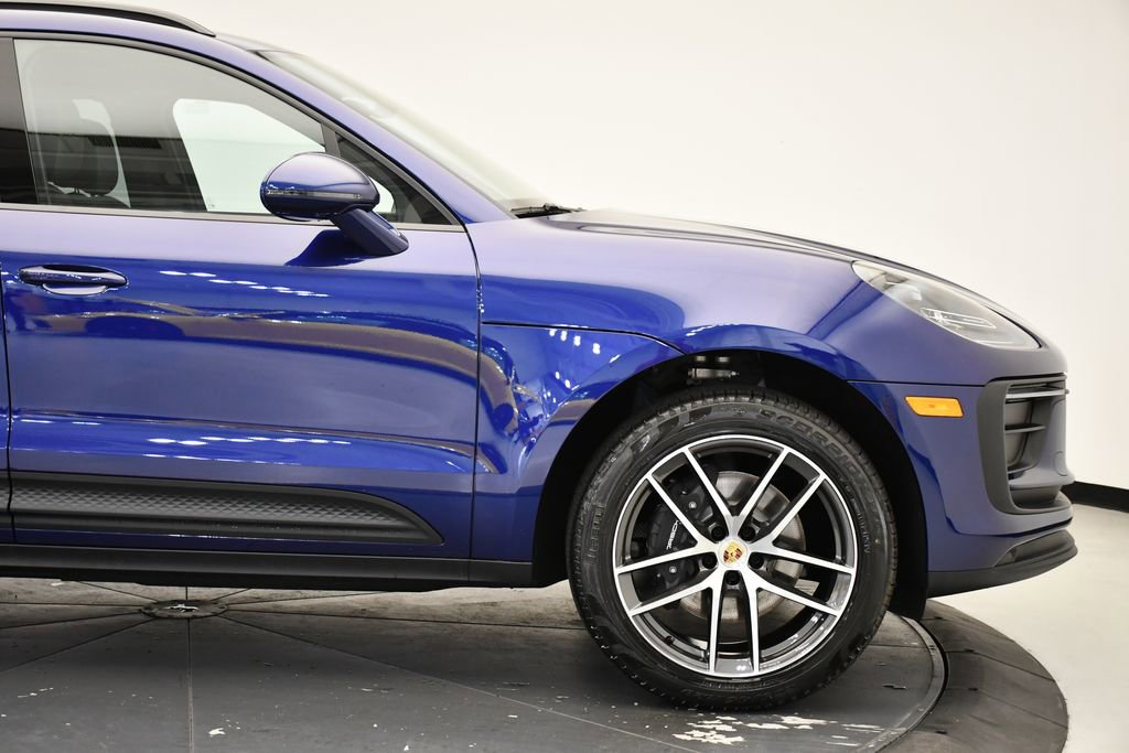 Certified 2025 Porsche Macan image 14