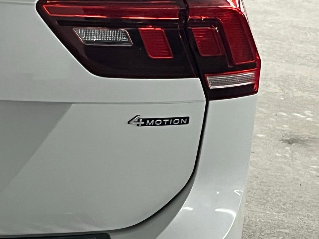 Certified 2022 Volkswagen Tiguan SE R-Line image 36