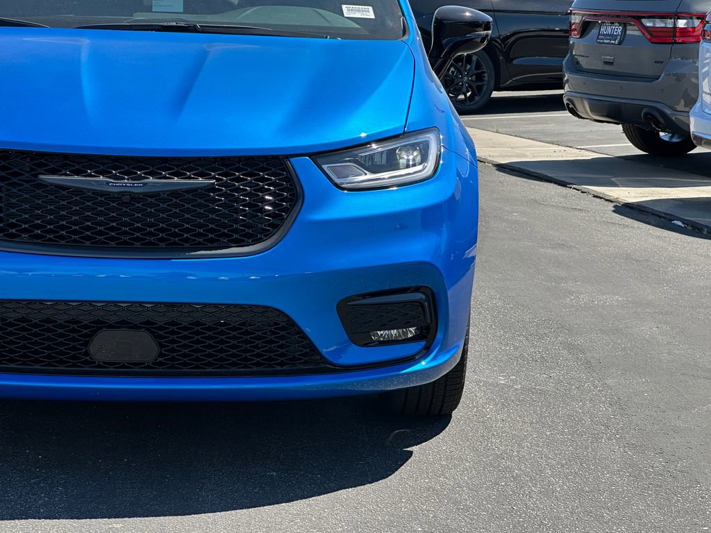 New 2026 Chrysler Pacifica Select image 11