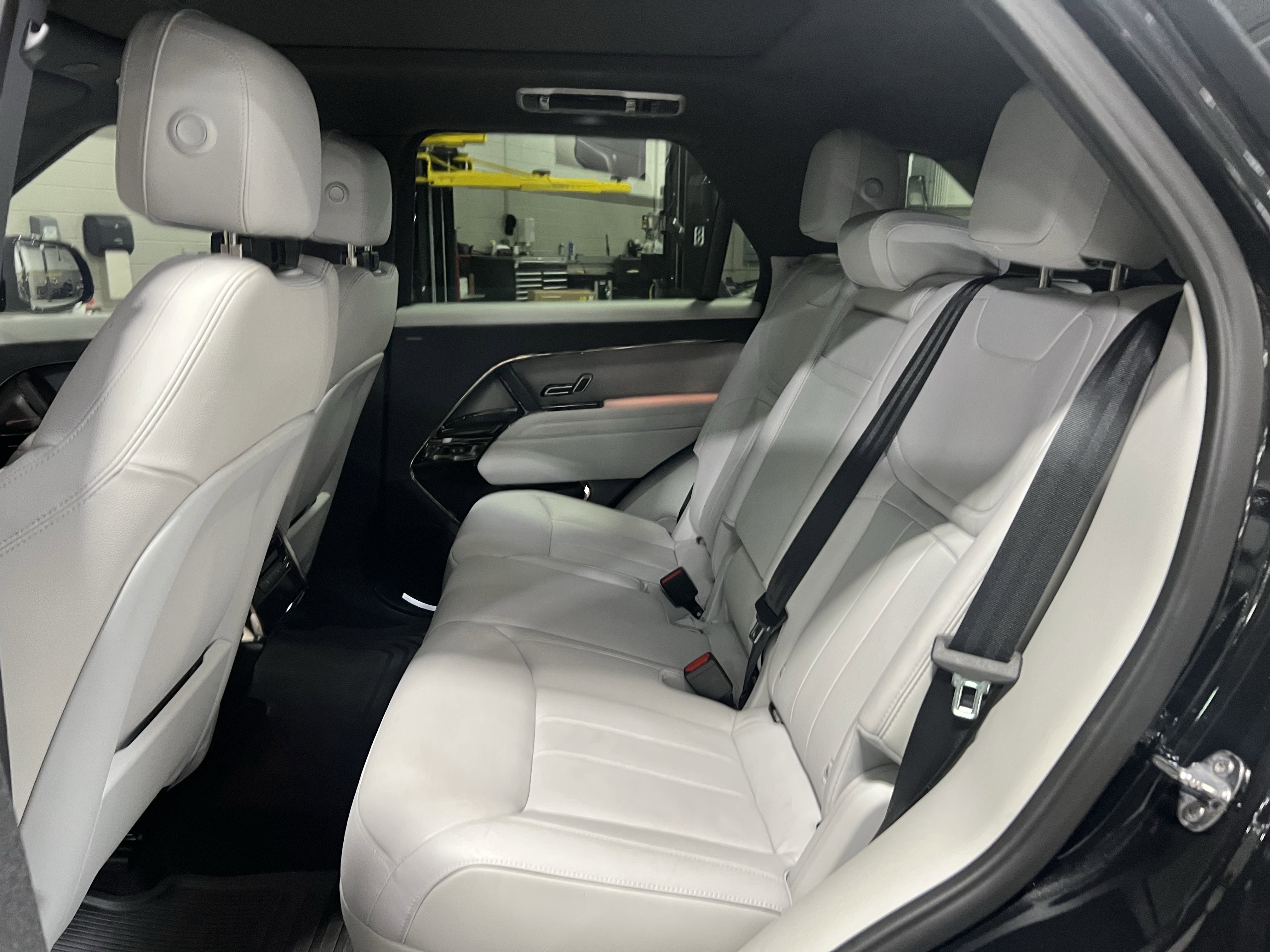 Used 2025 Land Rover Range Rover Sport AWD/4WD image 30