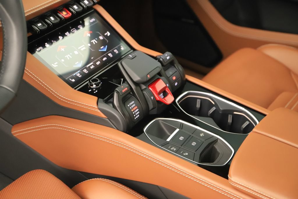 Used 2025 Lamborghini Urus SE AWD/4WD image 17