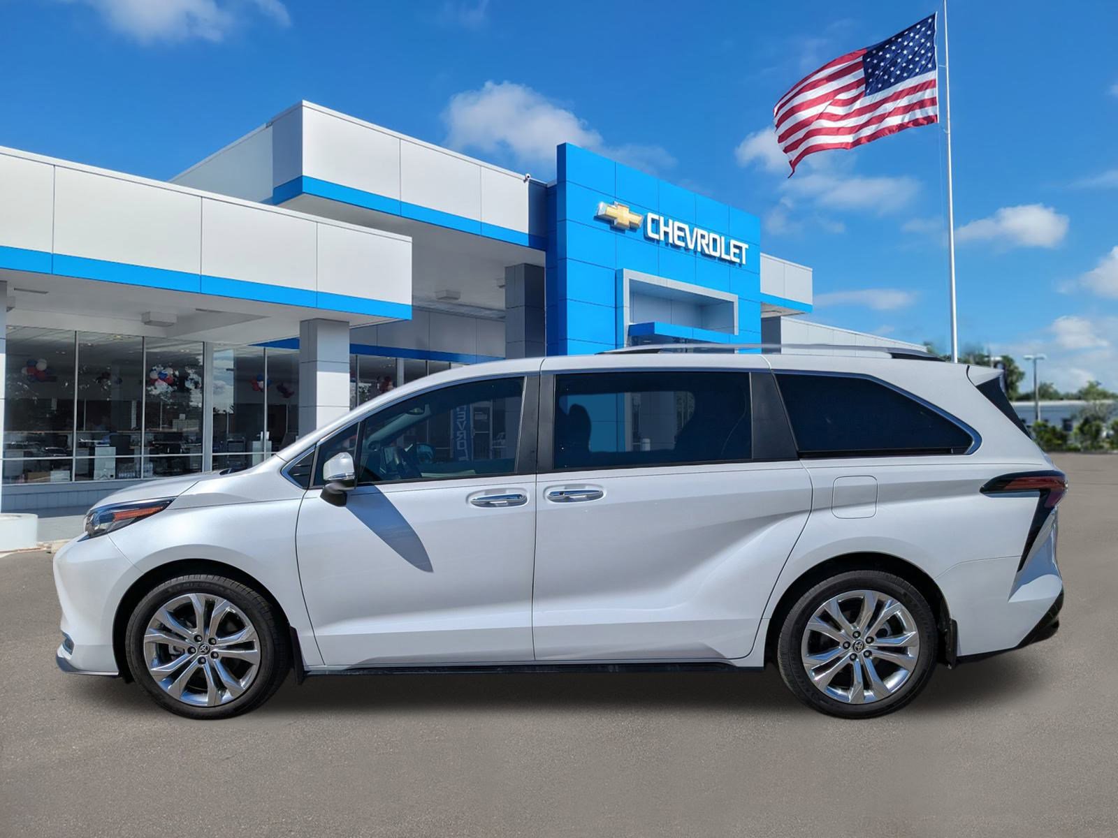 Used 2024 Toyota Sienna Platinum image 7