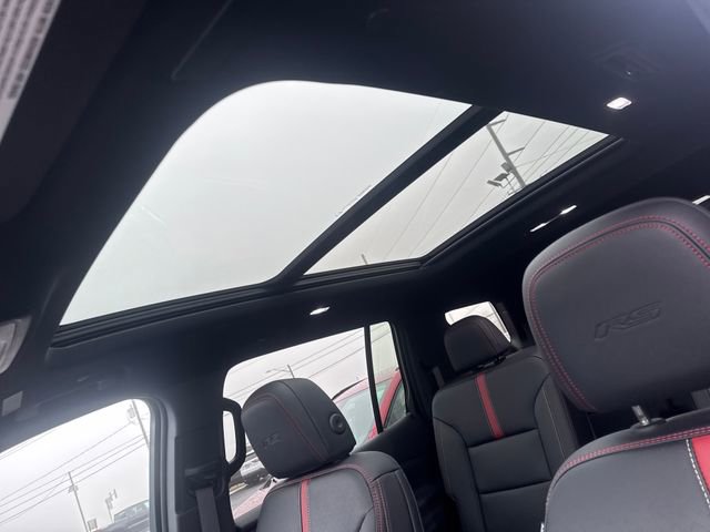 Used 2025 Chevrolet Traverse RS image 5