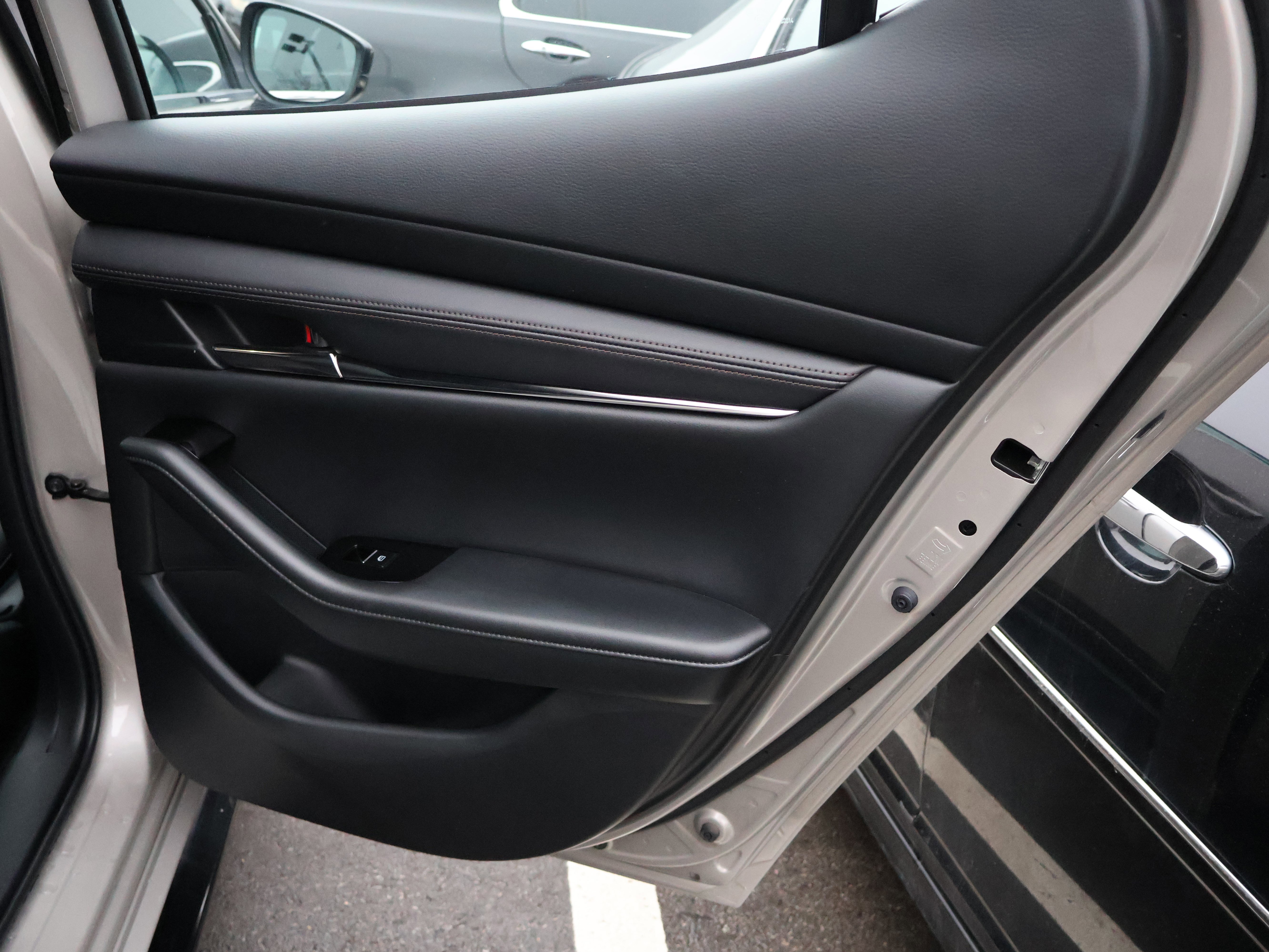 Used 2023 MAZDA MAZDA3 Hatchback w/ Appearance Package image 10