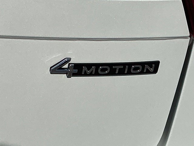 Certified 2023 Volkswagen Tiguan SE R-Line AWD/4WD image 10
