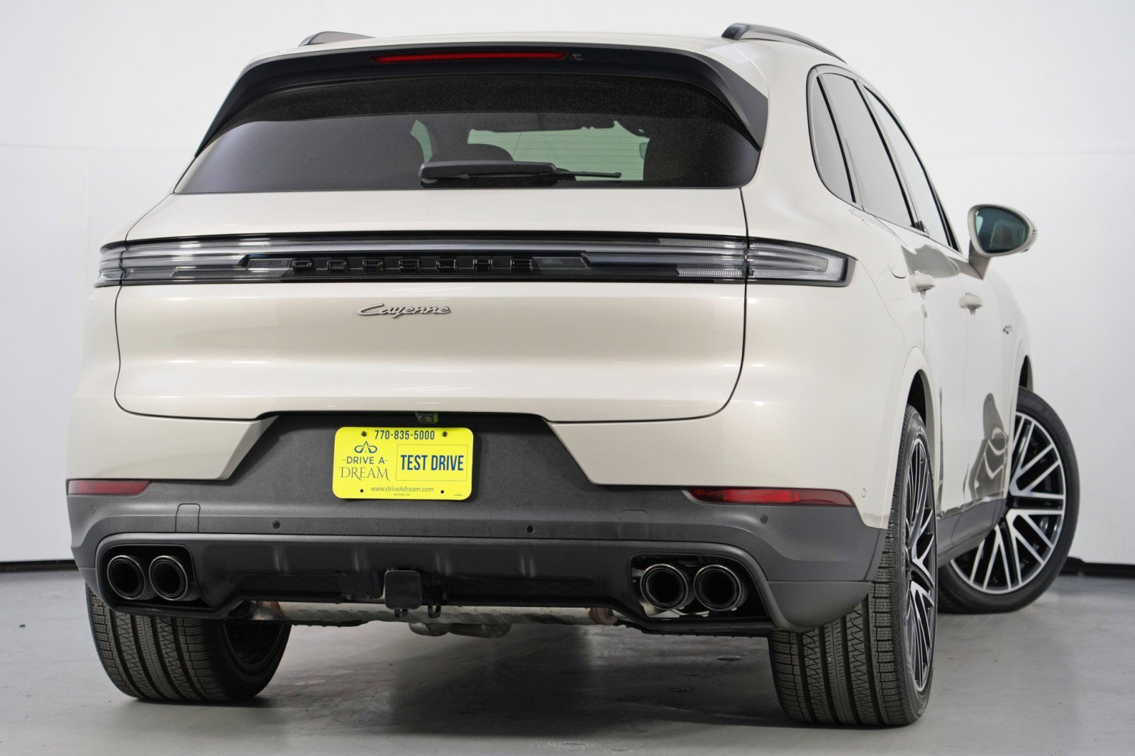 Used 2025 Porsche Cayenne E-Hybrid image 5