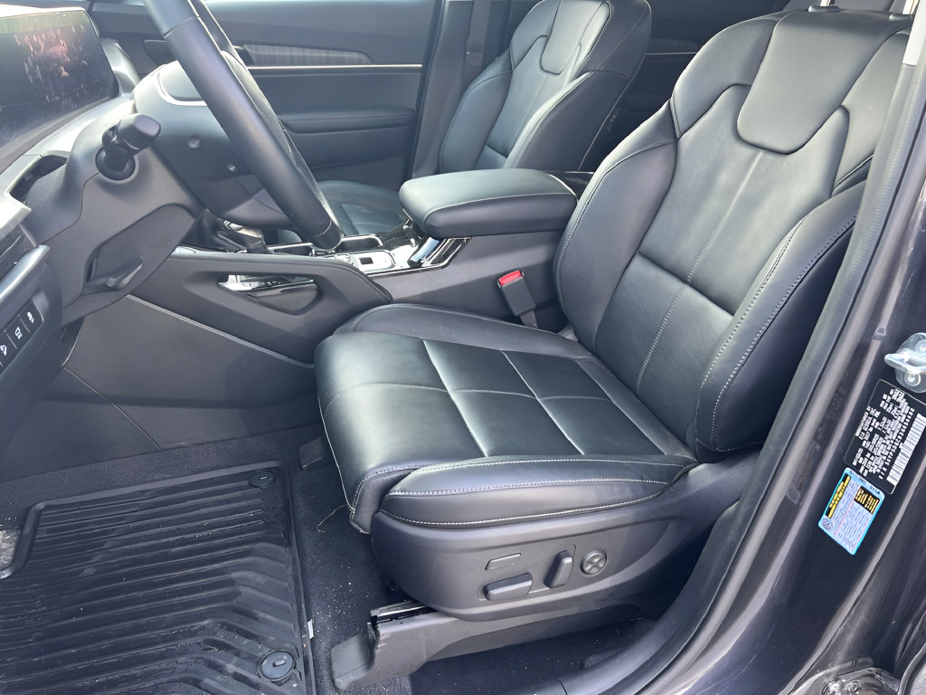 Used 2025 Kia Telluride SX w/ SX Captain's Chair Package AWD/4WD image 15
