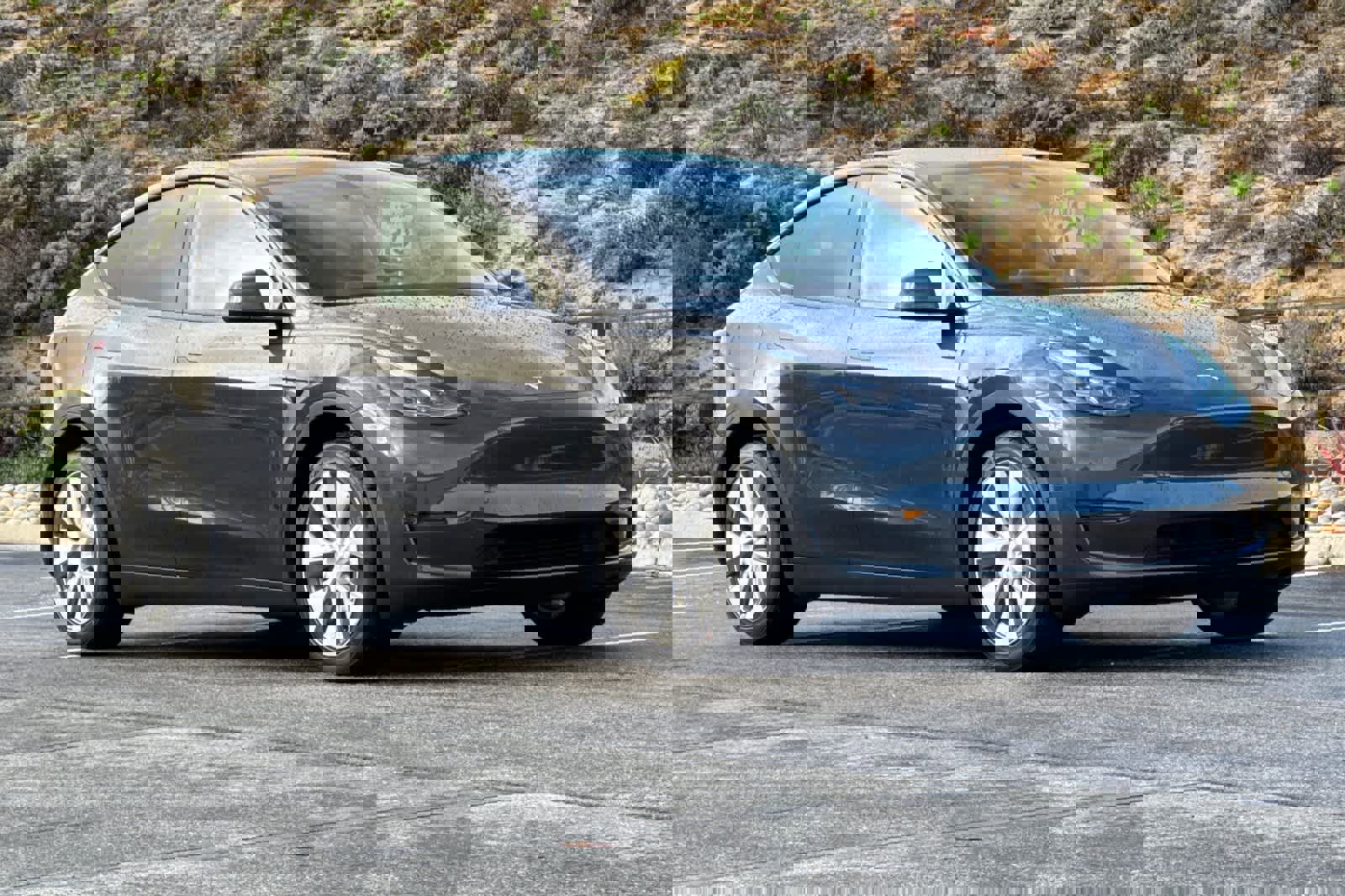 Used 2024 Tesla Model Y 2WD image 5