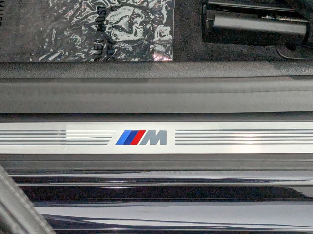 Used 2021 BMW 540i xDrive w/ M Sport Package image 12