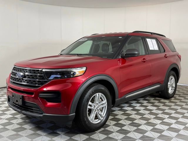 Used 2020 Ford Explorer XLT RWD image 2
