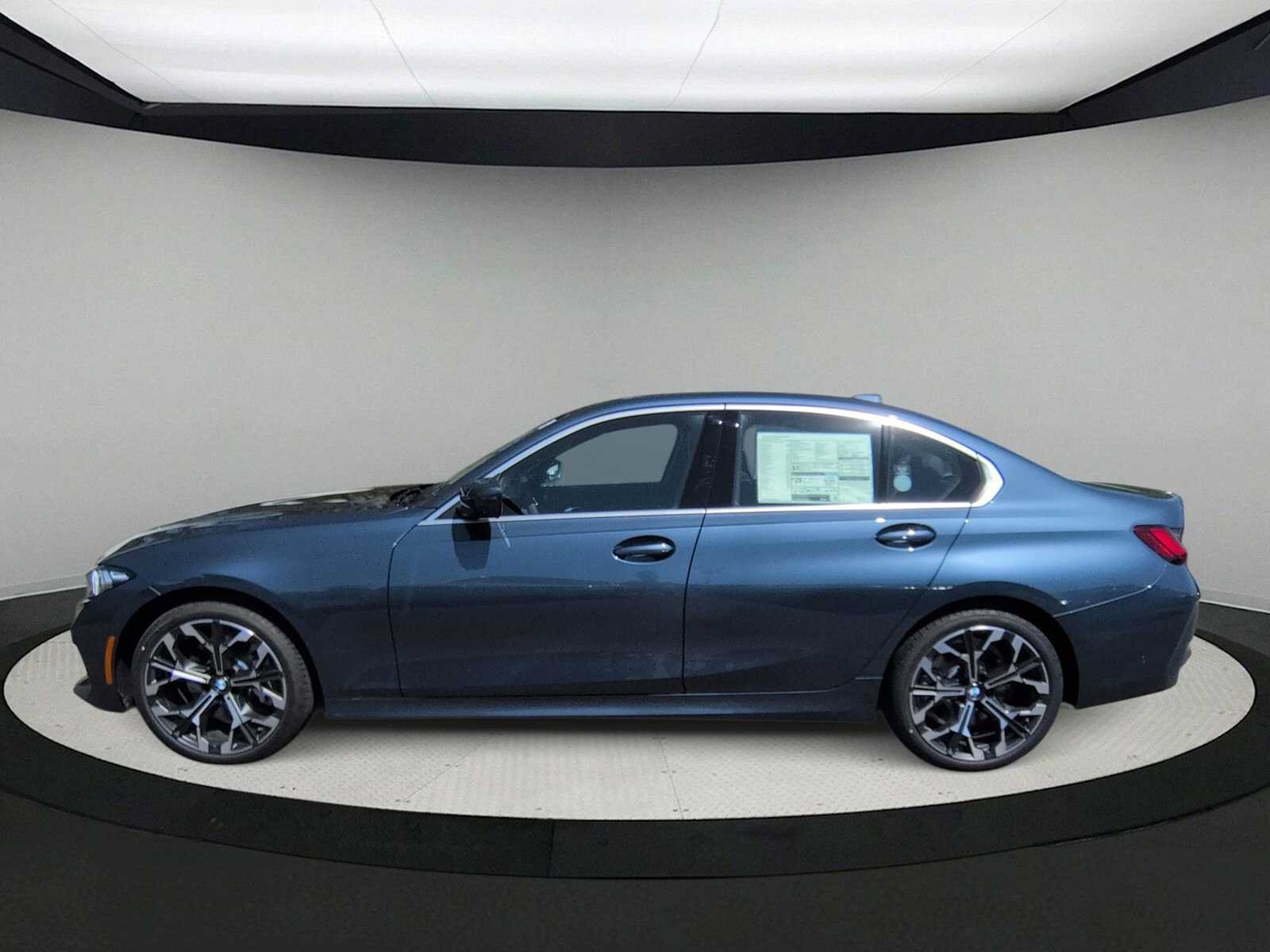 Used 2026 BMW 330i xDrive Sedan w/ Premium Package AWD/4WD image 5