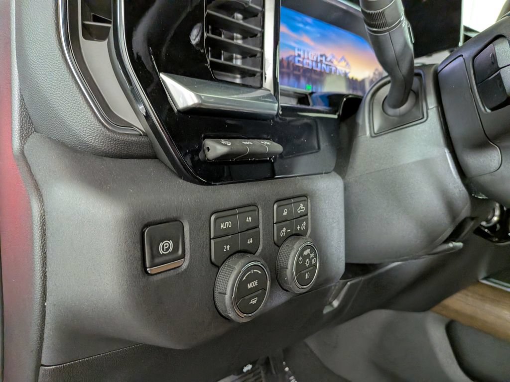 New 2026 Chevrolet Silverado 2500 High Country w/ High Country Premium Package AWD/4WD image 17