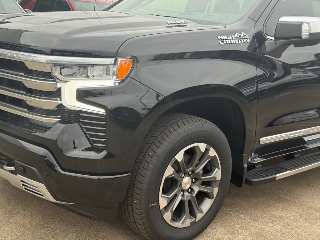 Used 2026 Chevrolet Silverado 1500 High Country w/ Technology Package RWD image 2
