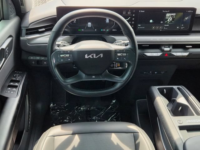 Used 2024 Kia EV9 Light Long Range RWD image 13